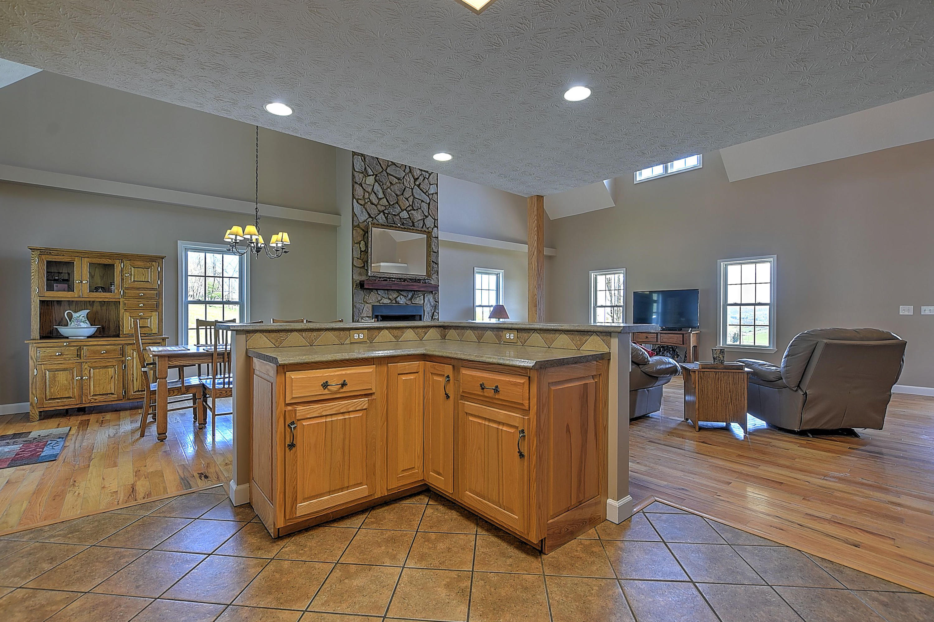 220 Kincheloe Road Fall Branch, TN 37656 - Photo 11 of 71 218 Kinchloe-12
