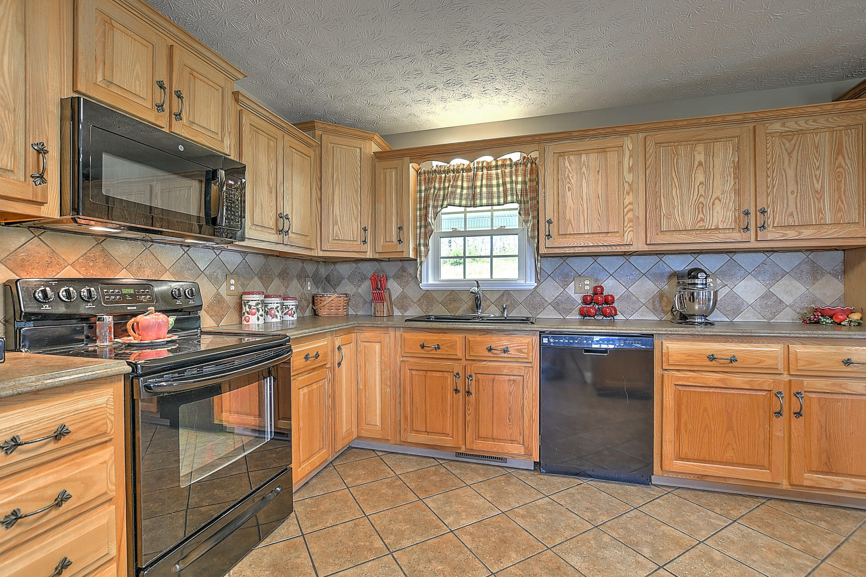 220 Kincheloe Road Fall Branch, TN 37656 - Photo 13 of 71 218 Kinchloe-14