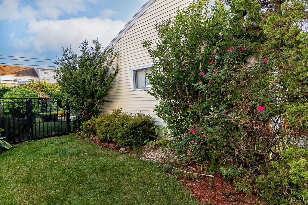 2245 Catasauqua Road Bethlehem, PA 18018 - Photo 6 of 42 Gallery Image 6