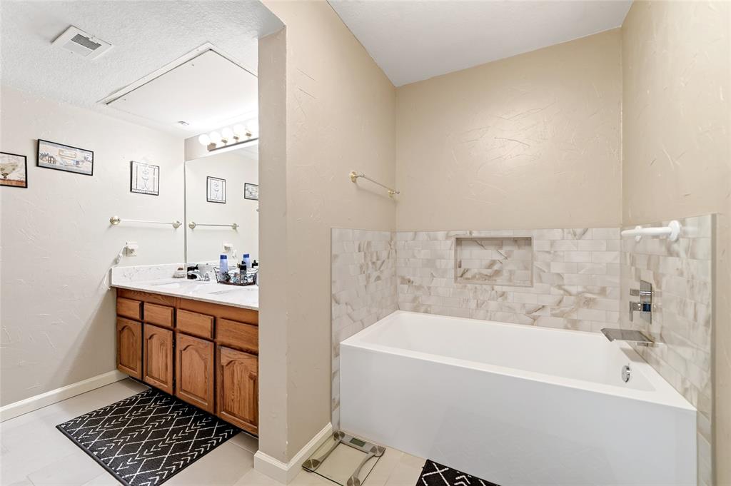 1241 Signal Ridge Place Rockwall, TX 75032 - Photo 17 of 34 Remodeled