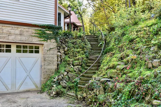 $1,200,000 | 2331 Goodview Road, Winona, MN 55987