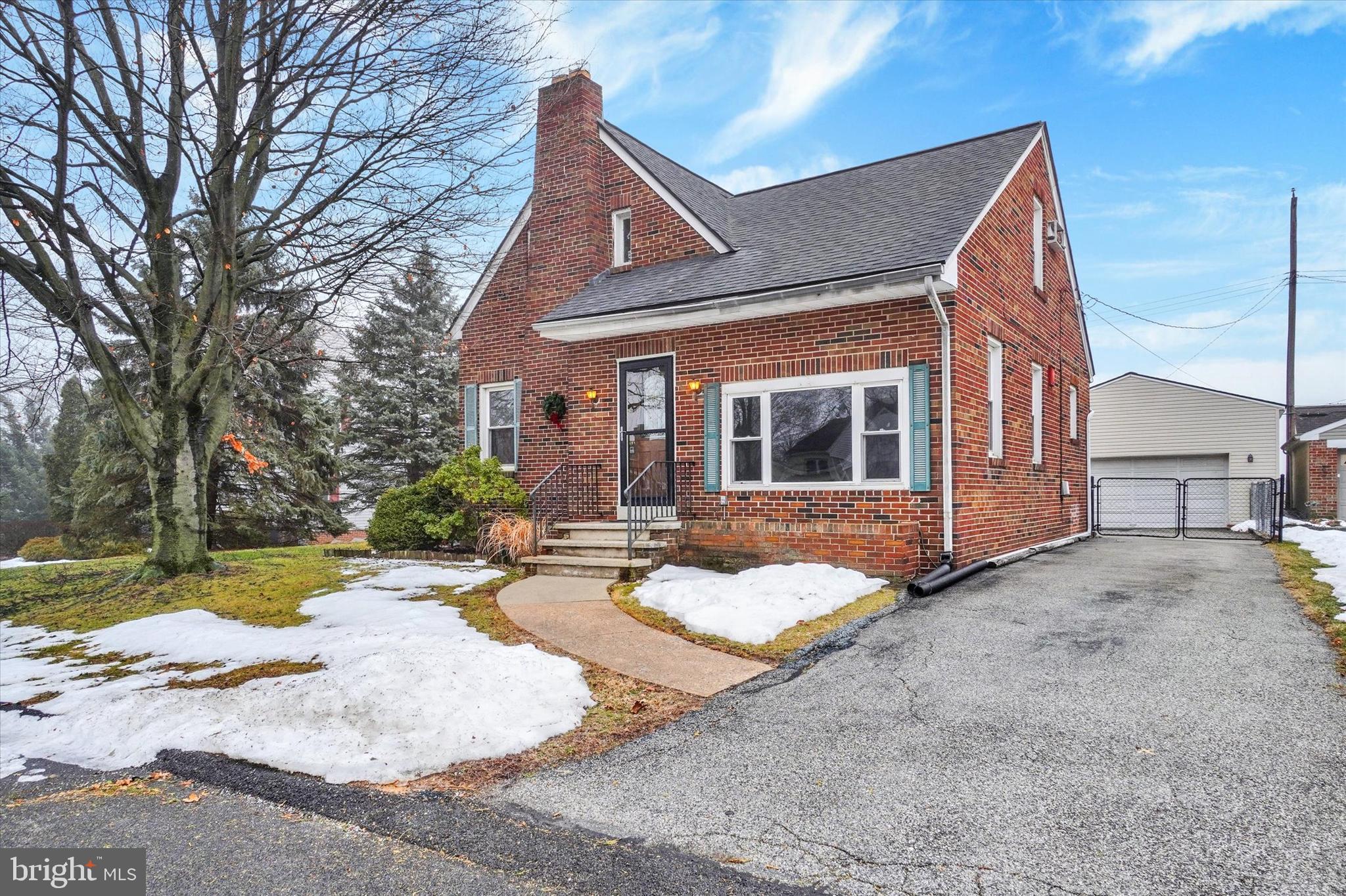 872 Grandview Road York, PA 17403 - Photo 2 of 28