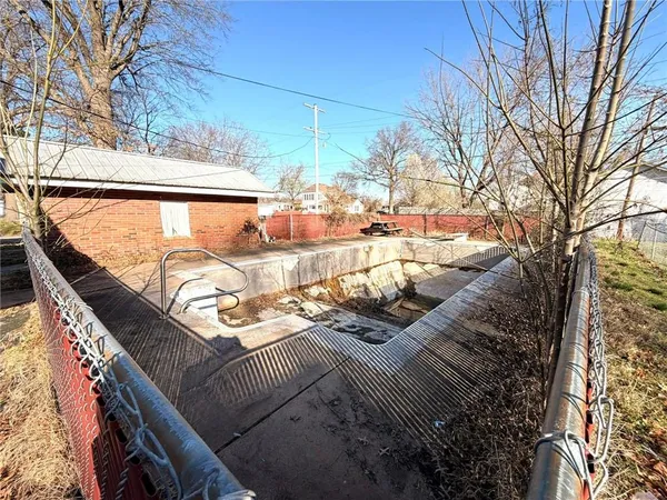 $79,900 | 502 East 14th Street, Baxter Springs, KS 66713