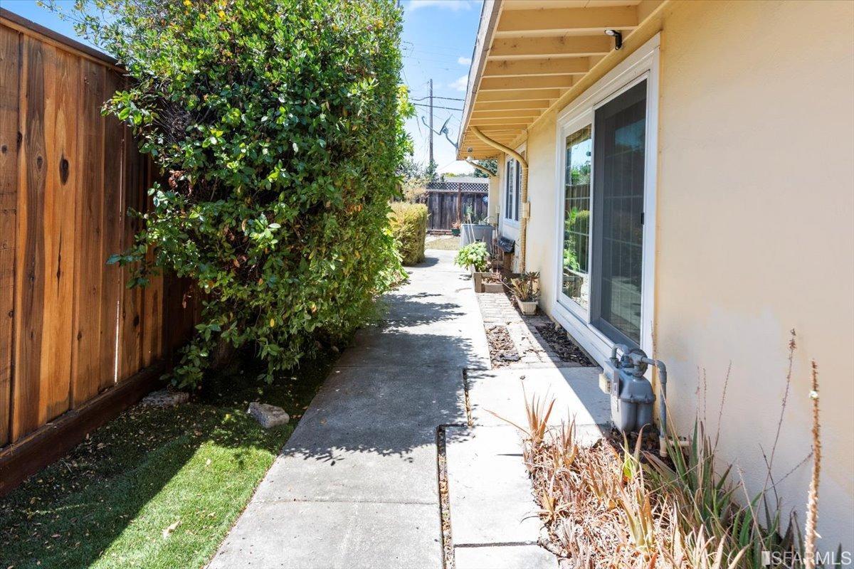 734 Telford Avenue Mountain View, CA 94043 - Photo 26 of 33