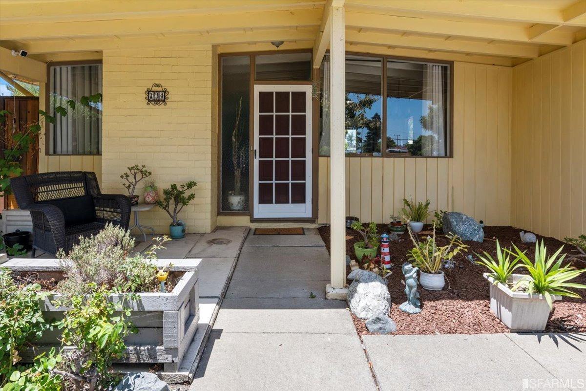 734 Telford Avenue Mountain View, CA 94043 - Photo 5 of 33