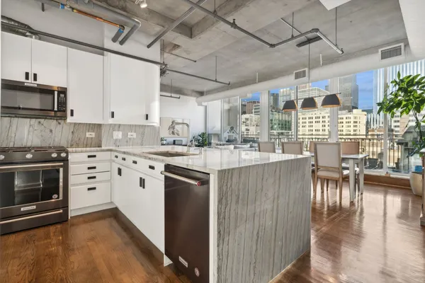 $799,000 | 700 West Van Buren Street, Unit PH2, Chicago, IL 60607