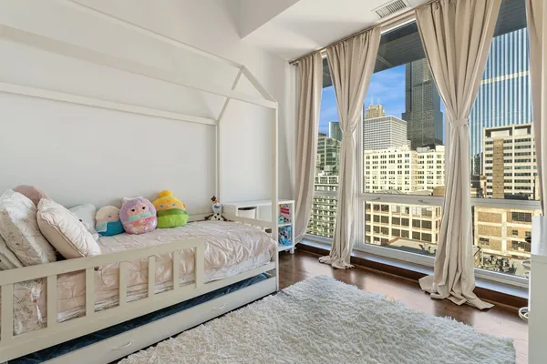 $799,000 | 700 West Van Buren Street, Unit PH2, Chicago, IL 60607