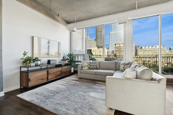 $799,000 | 700 West Van Buren Street, Unit PH2, Chicago, IL 60607