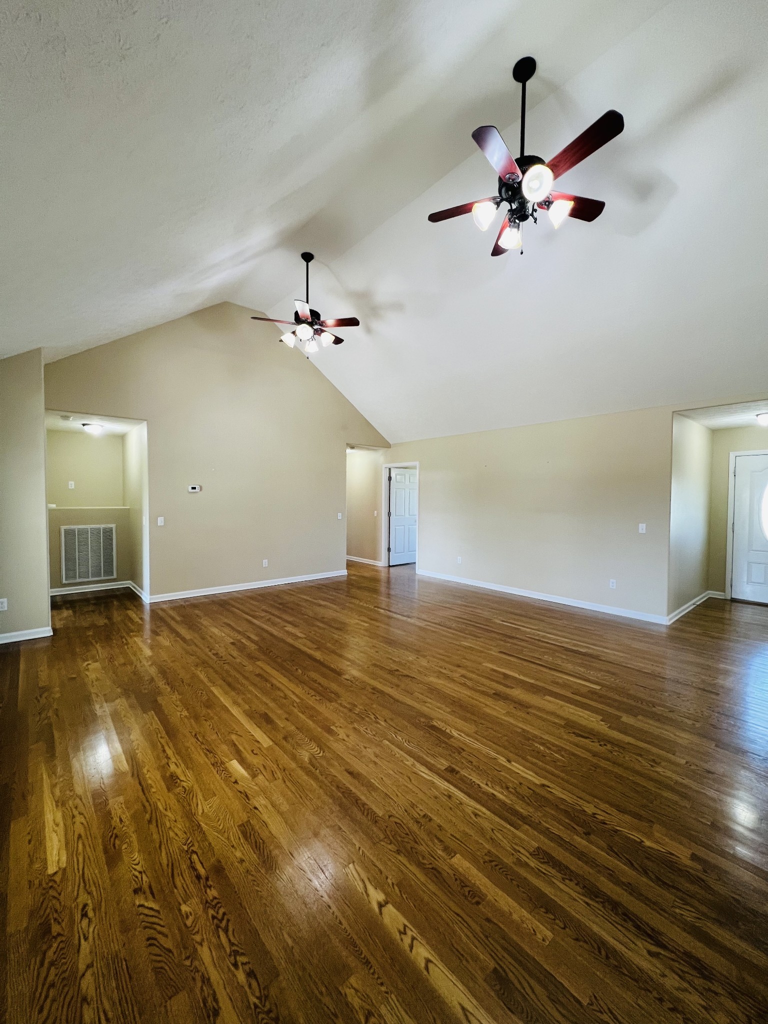 663 Jackson Road Portland, TN 37148 - Photo 8 of 32 a view of a room with a mirror