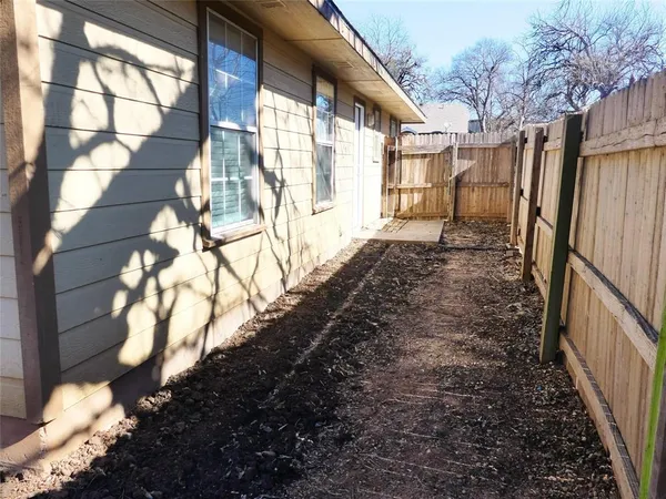 $1,275 | 108 South Cleveland Avenue, Sherman, TX 75090