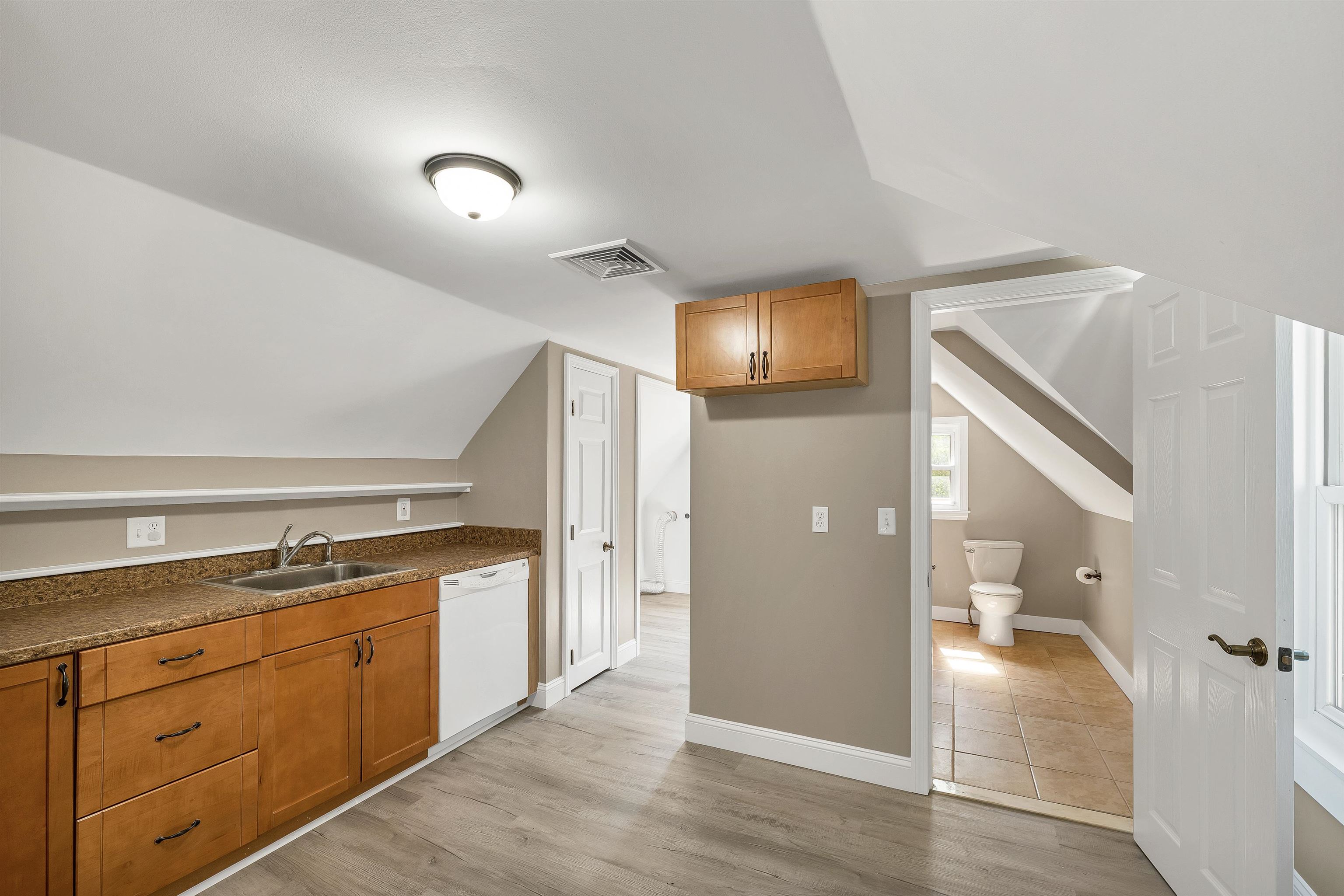 16 Brook Street Derry, NH 03038 - Photo 41 of 60