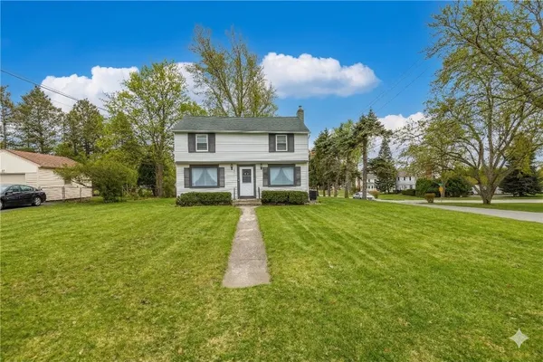 $200,000 | 5 Baycrest Drive, Irondequoit, NY 14622