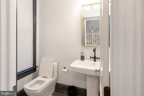 $5,250 | 216 N Street Northwest, Washington, DC 20001