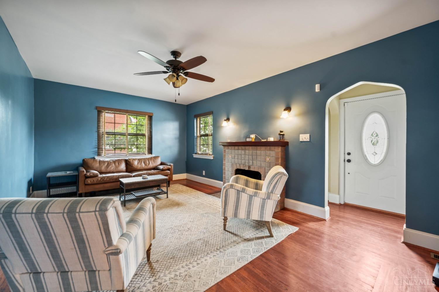 4325 Foley Road Cincinnati, OH 45238 - Photo 5 of 56 Living Room