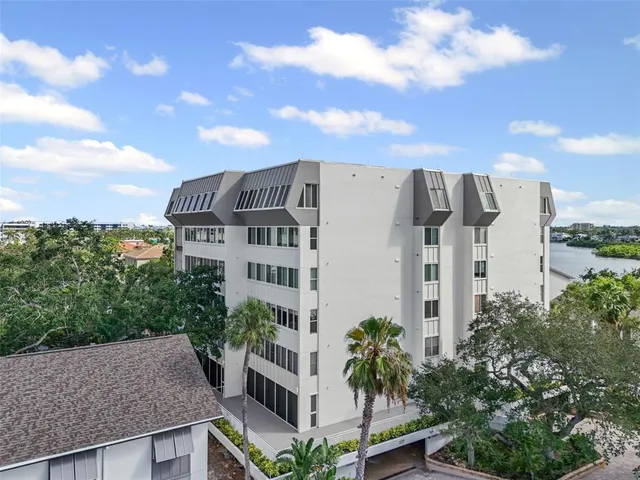 $529,000 | 1255 East Peppertree Drive, Unit 201, Sarasota, FL 34242