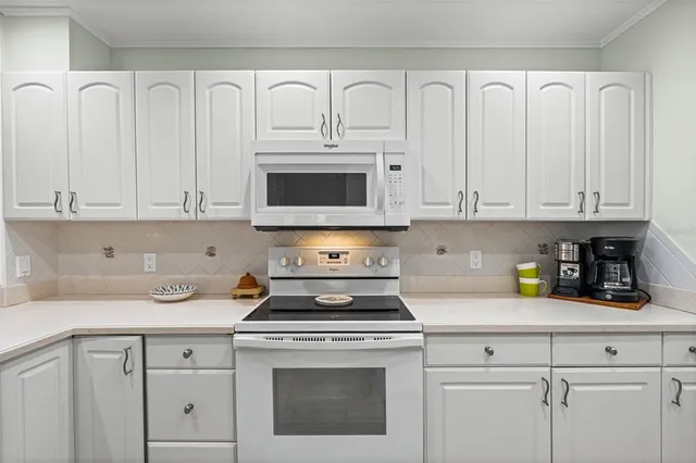 $529,000 | 1255 East Peppertree Drive, Unit 201, Sarasota, FL 34242