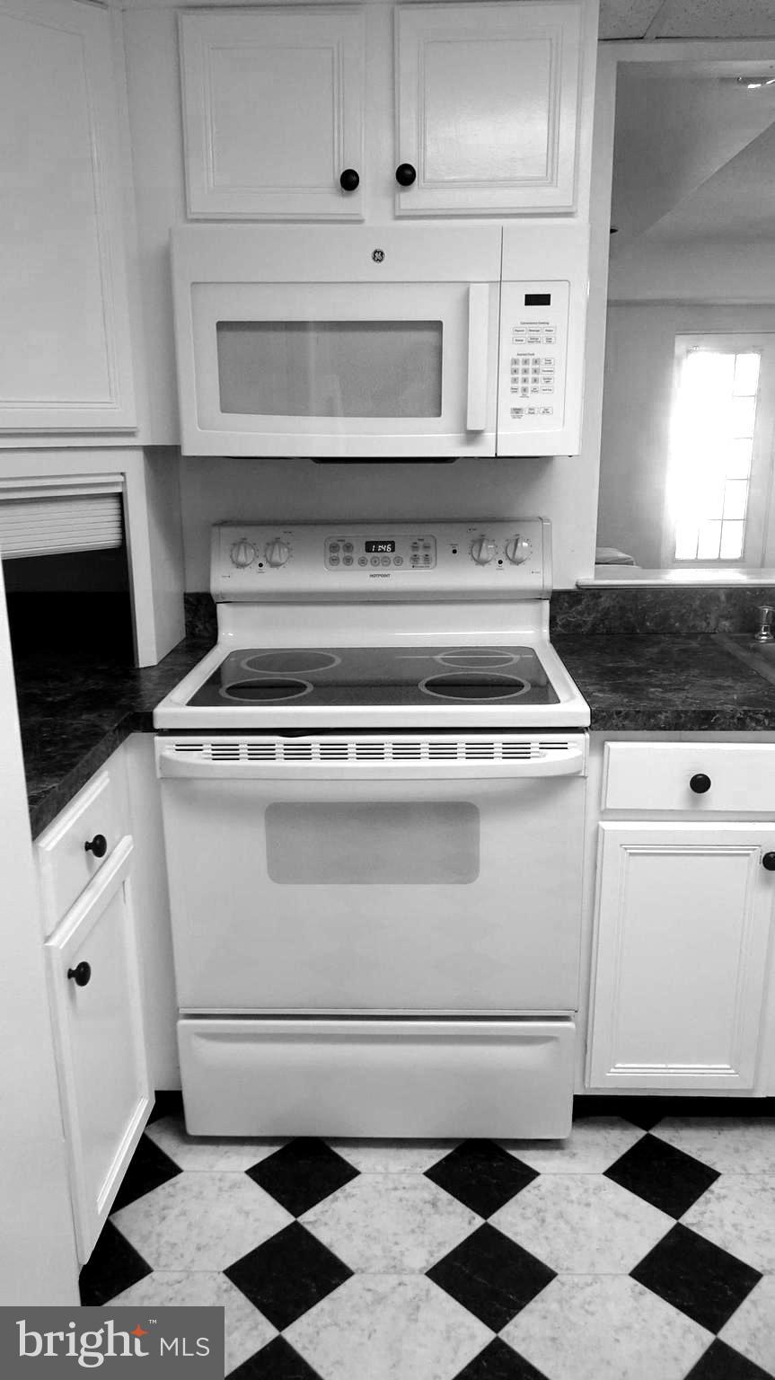 3208 Centennial Station Warminster, PA 18974 - Photo 11 of 49 Kitchen