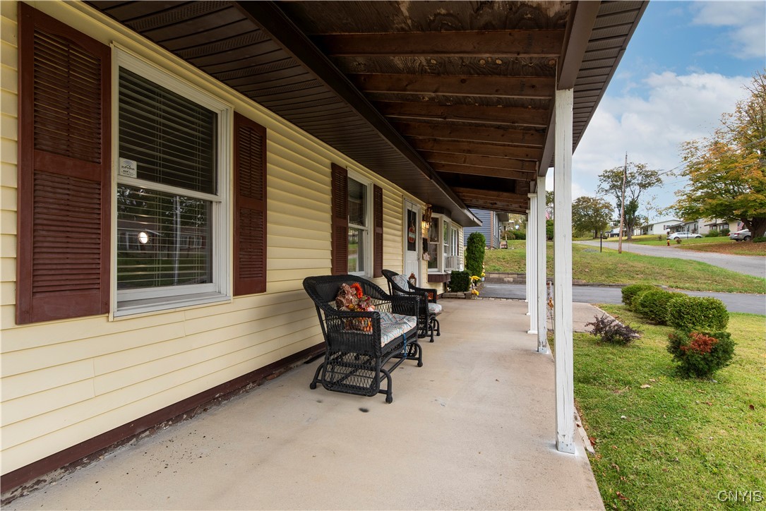 509 Deerwood Road Utica, NY 13502 - Photo 4 of 50