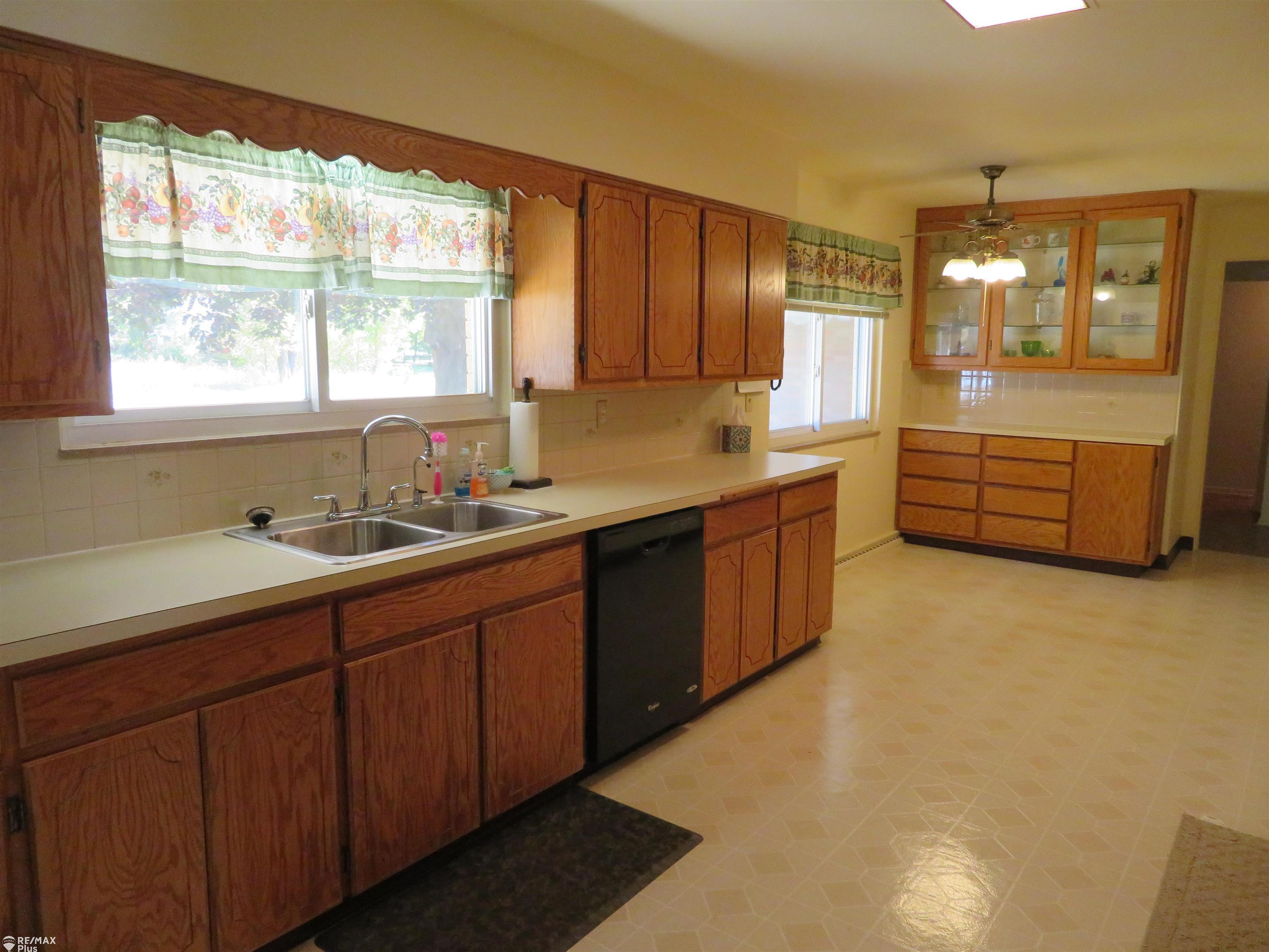 5095 Jackson Road Flint, MI 48506 - Photo 2 of 34 50092893-1.JPG