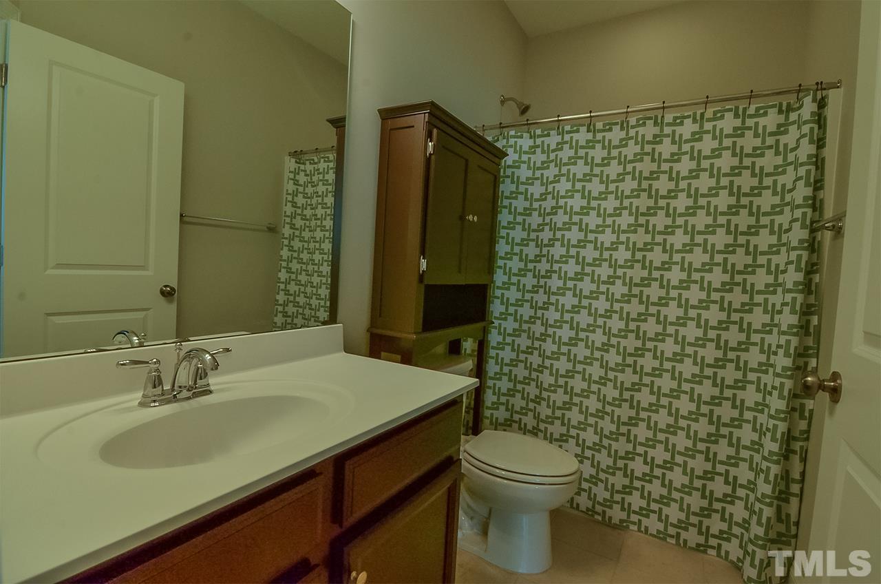 11824 Friendship Oak Trail Raleigh, NC 27613 - Photo 22 of 24 Second floor bathroom
