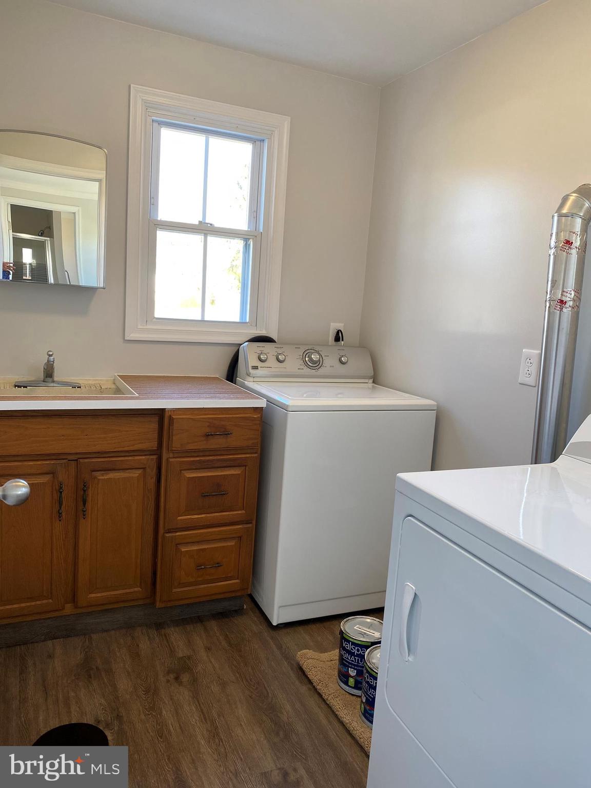 403 Palmyra Road Edinburg, VA 22824 - Photo 4 of 60 Laundry room with Large sink