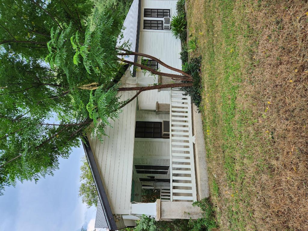 910 East 13th Street Austin, TX 78702 - Photo 2 of 16 a backyard of a house with wooden fence
