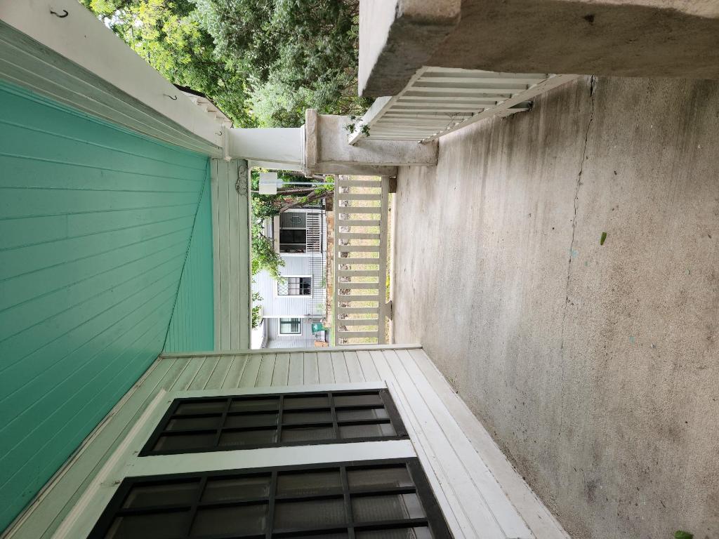 910 East 13th Street Austin, TX 78702 - Photo 4 of 16 a view of a porch with furniture