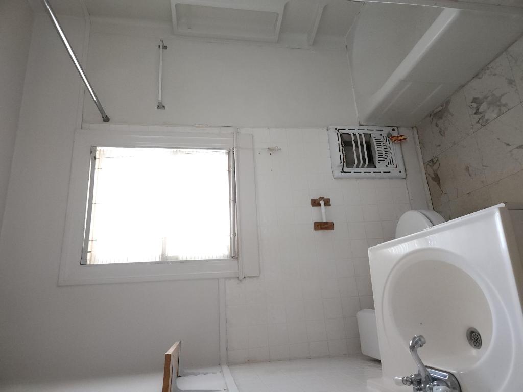 910 East 13th Street Austin, TX 78702 - Photo 10 of 16 a bathroom with sink and bathtub