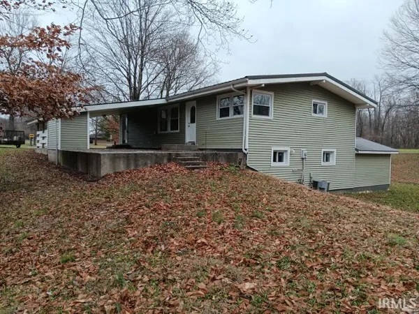 $329,900 | 2347 East Navajo Drive, Vincennes, IN 47591