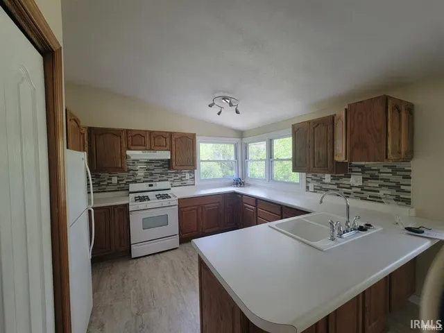 $329,900 | 2347 East Navajo Drive, Vincennes, IN 47591