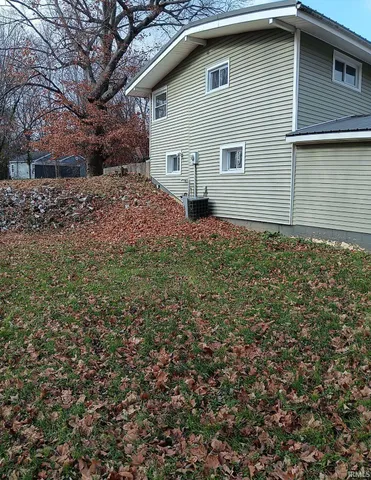 $329,900 | 2347 East Navajo Drive, Vincennes, IN 47591