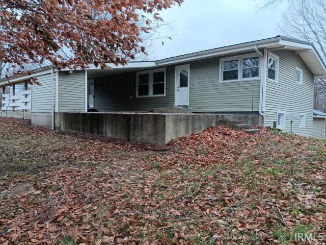 $329,900 | 2347 East Navajo Drive, Vincennes, IN 47591