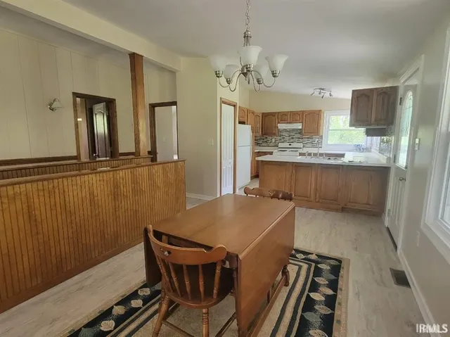 $329,900 | 2347 East Navajo Drive, Vincennes, IN 47591