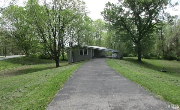 $329,900 | 2347 East Navajo Drive, Vincennes, IN 47591