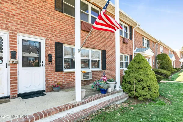 $324,900 | 9 King James Lane, Atlantic Highlands, NJ 07716