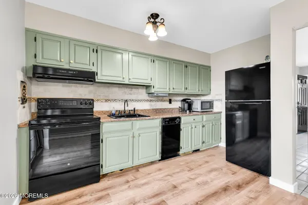 $324,900 | 9 King James Lane, Atlantic Highlands, NJ 07716