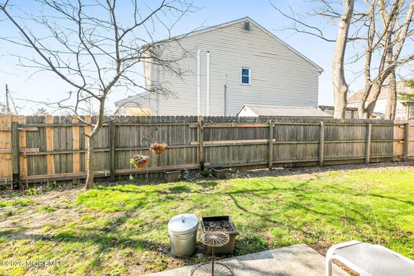 $324,900 | 9 King James Lane, Atlantic Highlands, NJ 07716