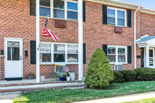 $324,900 | 9 King James Lane, Atlantic Highlands, NJ 07716