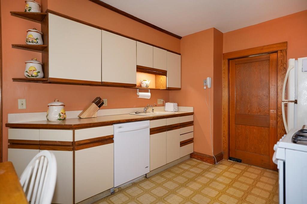 276 Appleton Street Arlington, MA 02476 - Photo 11 of 28 Gallery Image 11