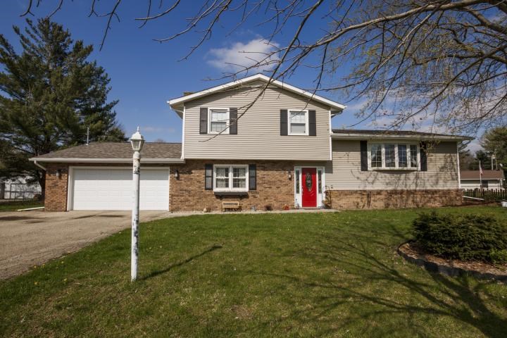 1530 Hickory Point Road Metamora, IL 61548 - Photo 1 of 33