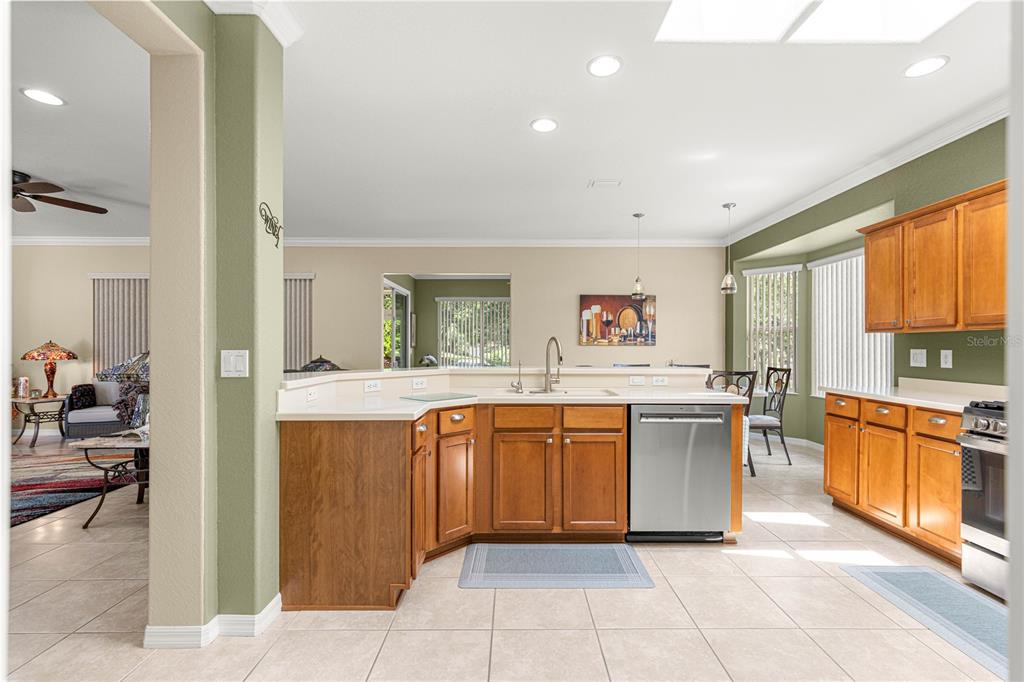 12864 Southeast 92nd Court Road Summerfield, FL 34491 - Photo 12 of 67 Gallery Image 12