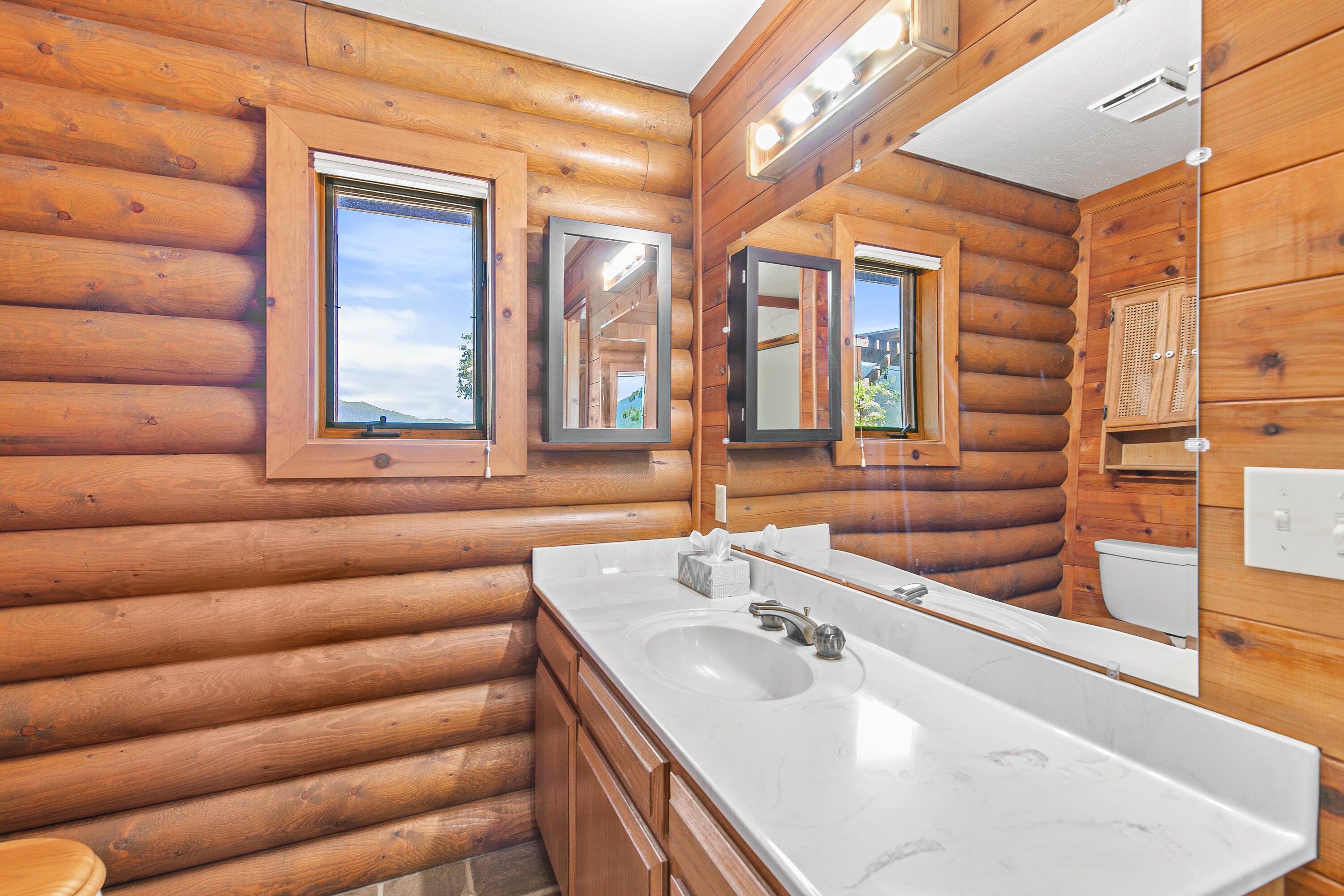11597 Corp Ranch Road Ashland, OR 97520 - Photo 24 of 57 Primary bathroom