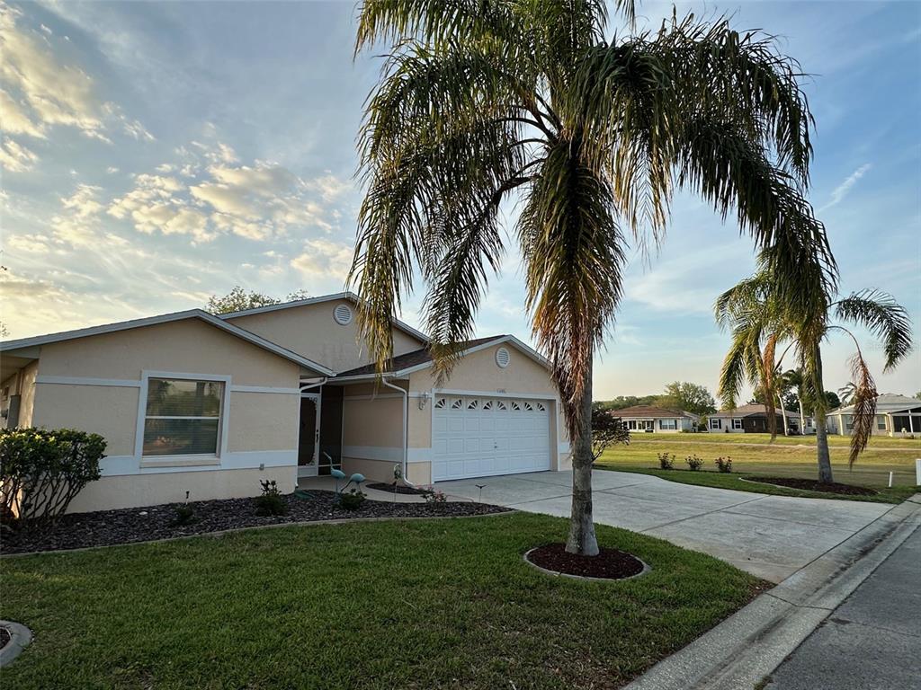 32905 Timberwood Drive Leesburg, FL 34748 - Photo 25 of 27 a front view of house with yard and green space