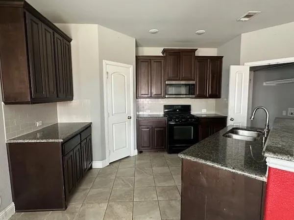 $1,900 | 623 Dogwood Drive, Greenville, TX 75402