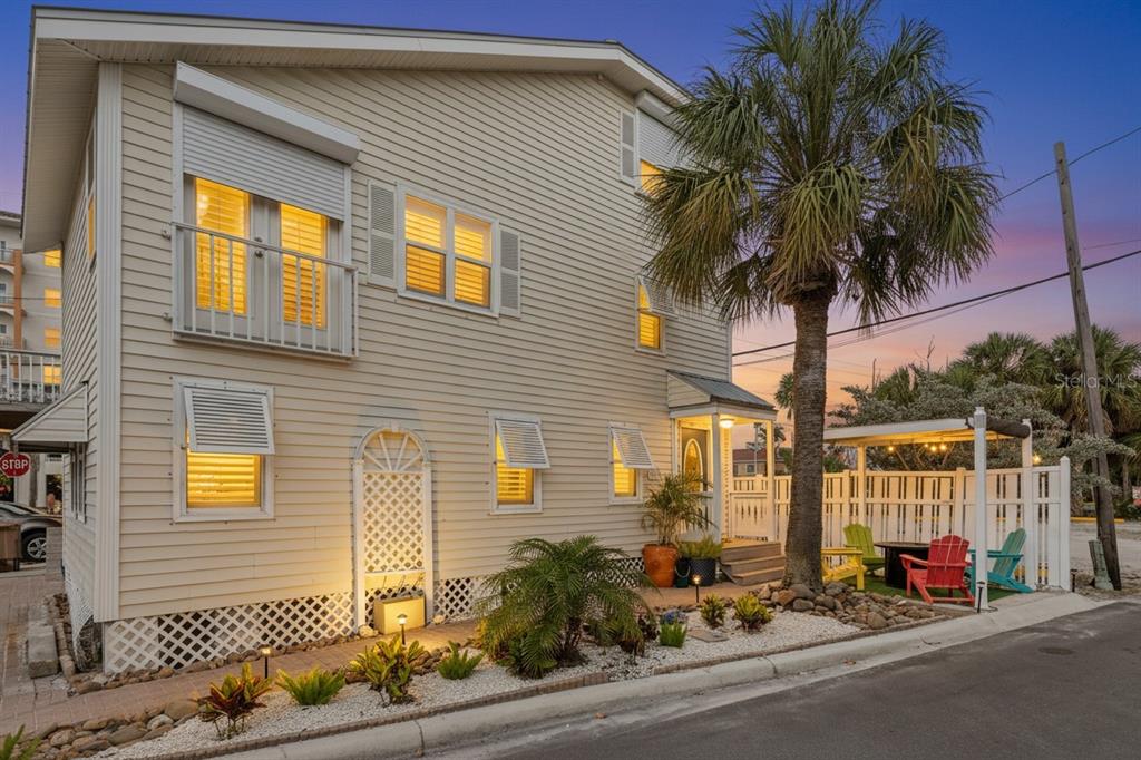 13095 Gulf Lane Madeira Beach, FL 33708 - Photo 5 of 41