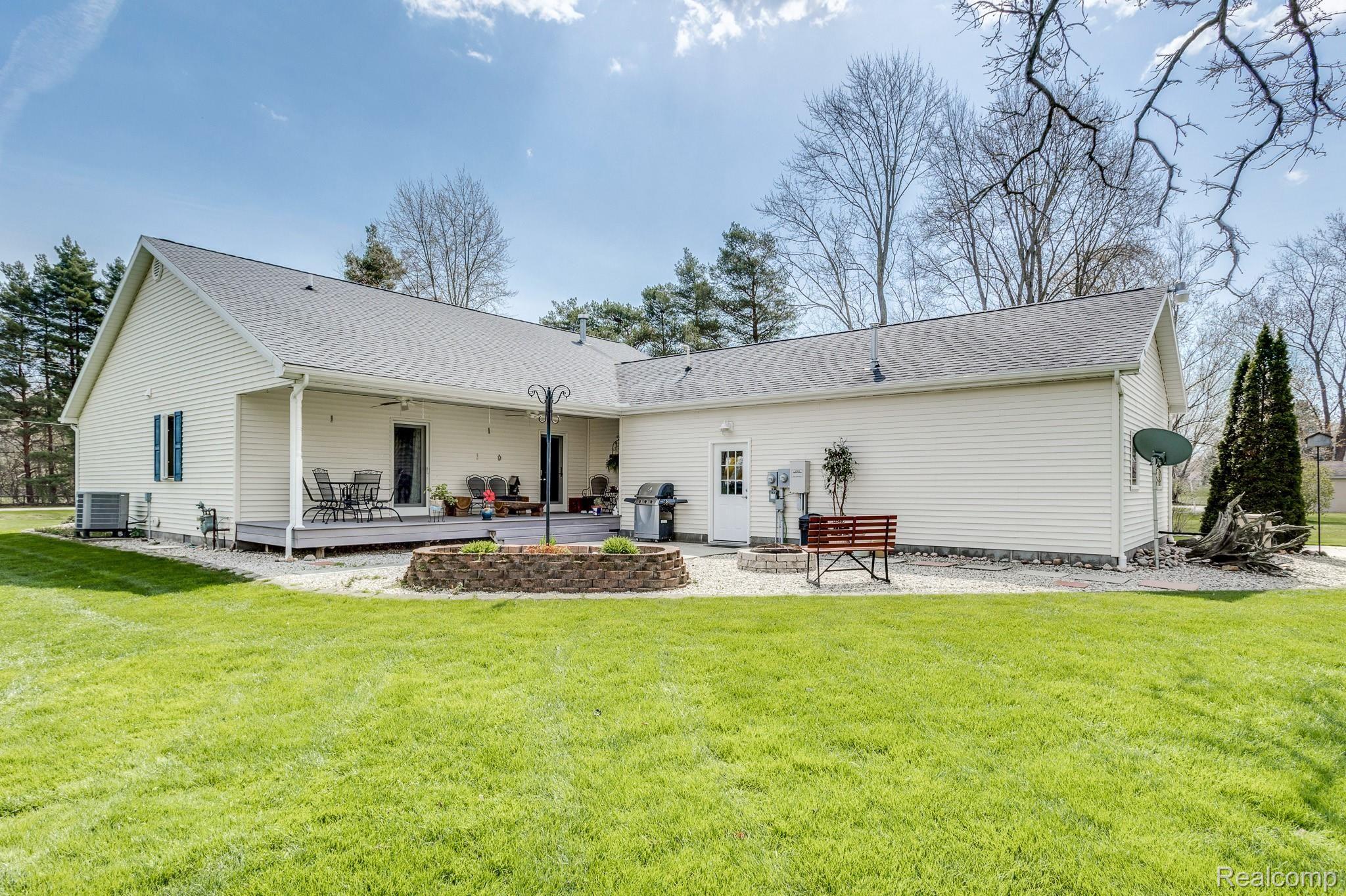 2495 Hueling Road Port Huron, MI 48060 - Photo 31 of 40 2495 Hueling Rd (38 of 45).jpg