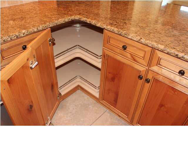 23 Terrapin Hill Road South Brandon, MS 39042 - Photo 8 of 20 Lazy Susan - another special touch!