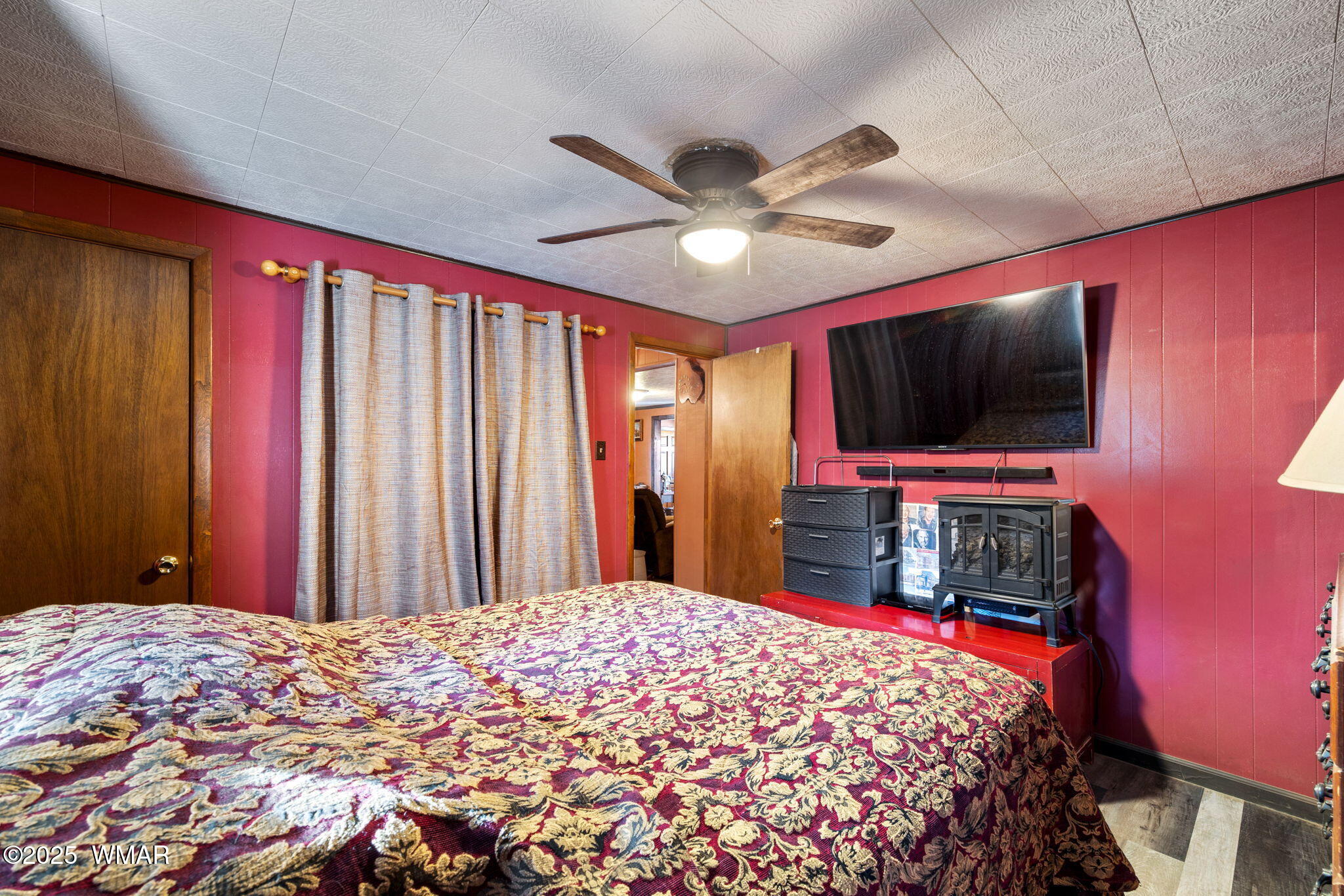 3317 Rim Lakes Drive Overgaard, AZ 85933 - Photo 17 of 33 a bedroom with a bed and a flat screen tv