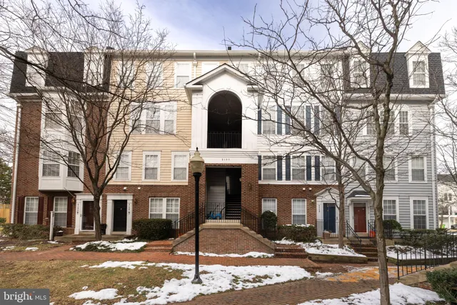 $2,900 | 5108 English Terrace, Unit 104, Alexandria, VA 22304