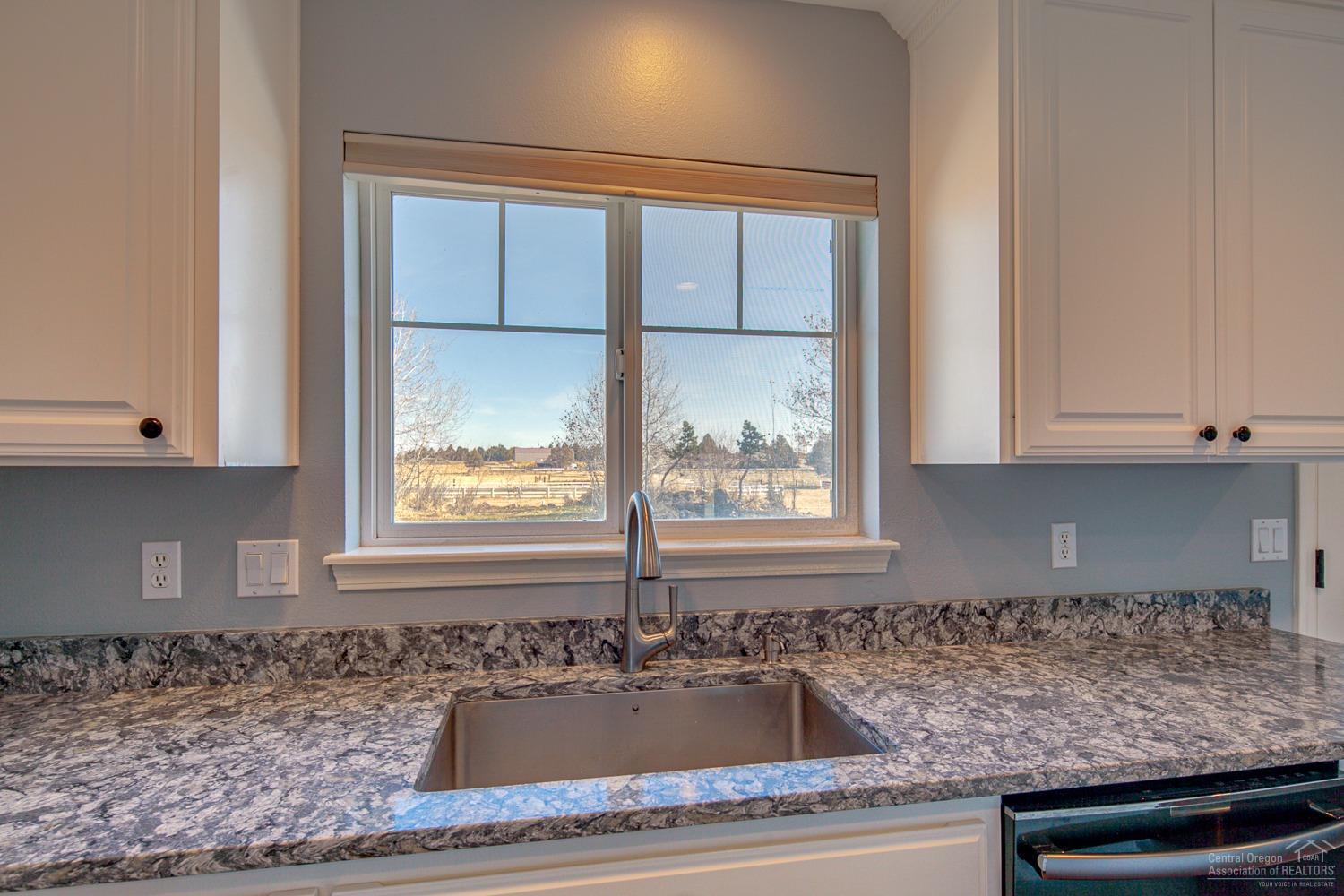 61490 Ward Road Bend, OR 97702 - Photo 11 of 25 Gallery Image 11